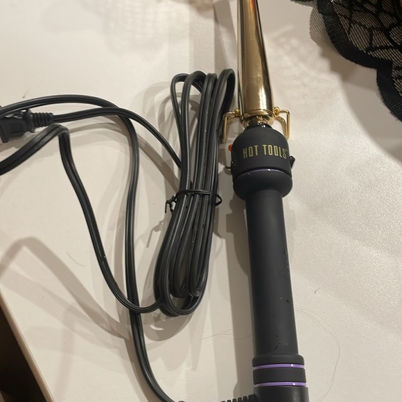 NWOT HOT TOOLS CURLING IRON - Picture 5 of 5